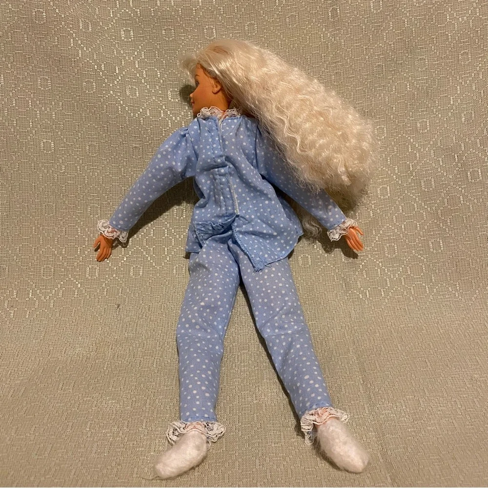 Bedtime Barbie Blue Pajamas 1994 Vintage Mattel Works - Picture 2 of 8